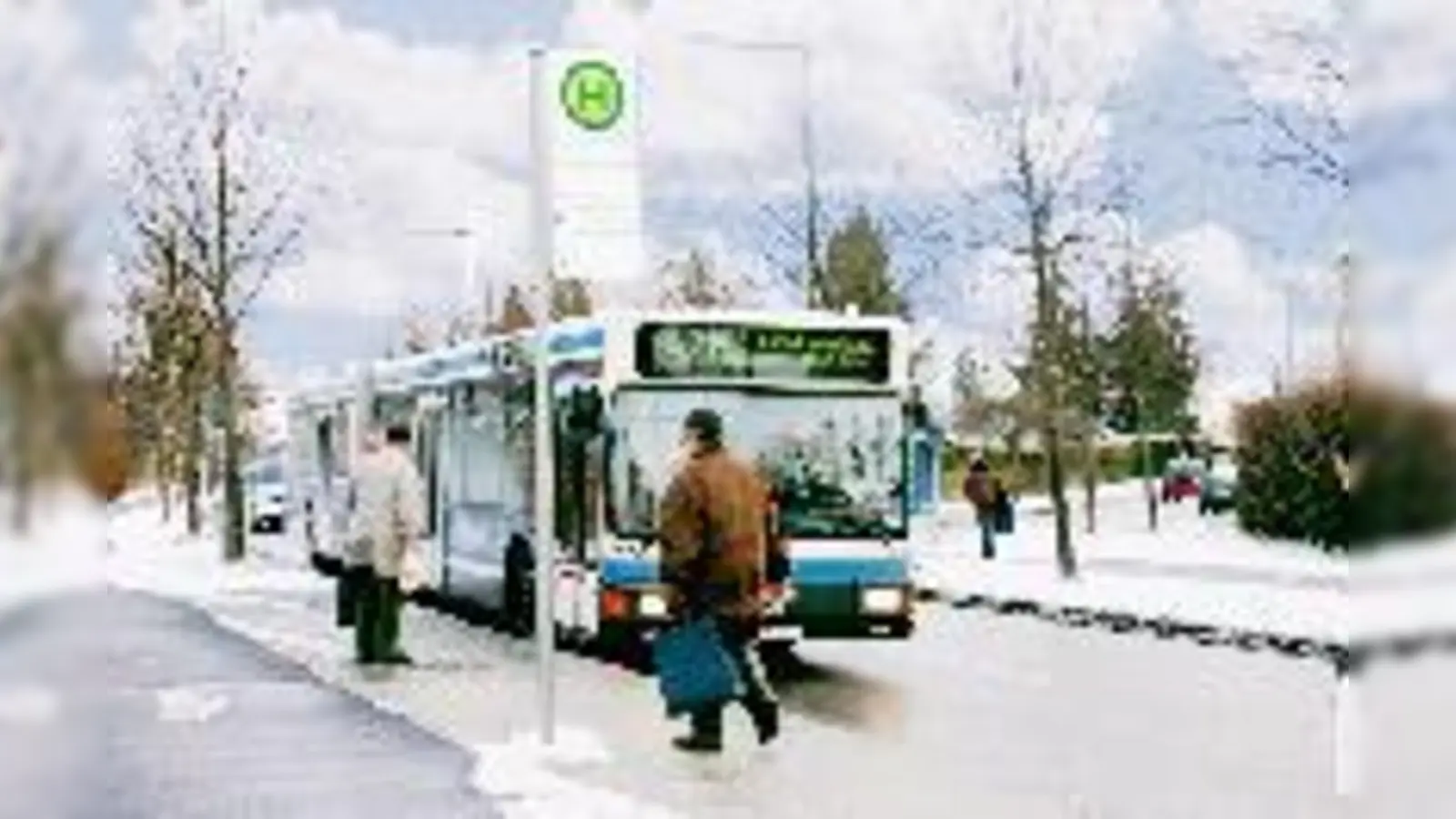 Der Knackpunkt in der Planung: Die Haltestelle Franz-Sperr-Weg verknüpft die neuen Buslinien 142 und 173  nicht selten kommt es hier zu Verzögerungen.	 (Foto: pa)