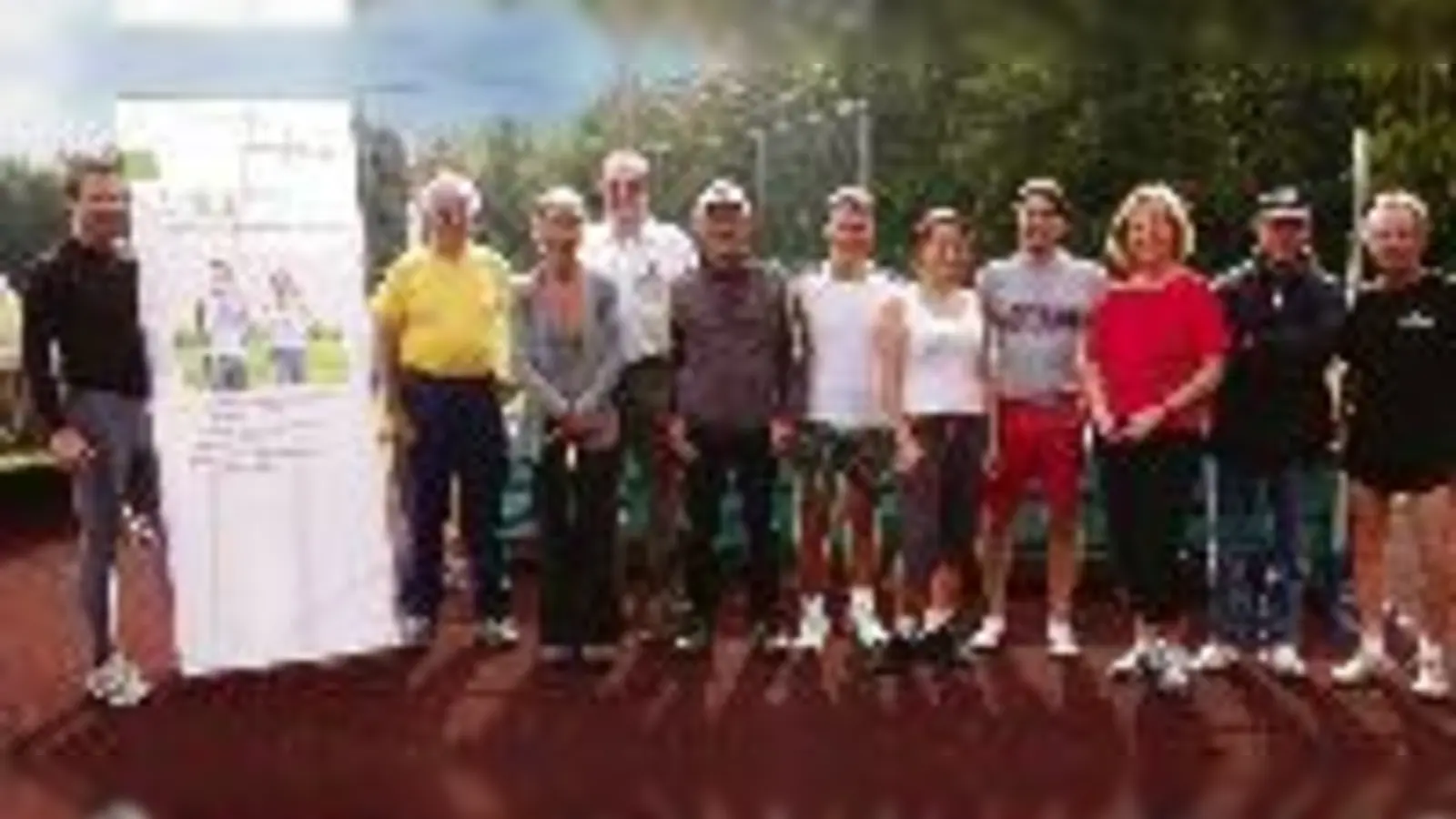 Mit Spaß zum Deutschen Sportabzeichen: Die Teilnehmer der Eröffnungsveranstaltung der TS Jahn genossen die Bewegung  an einem wunderschönen Spätsommer-Tag.                    (Foto: ba)