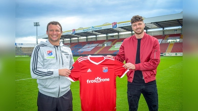 Patrick Hasenhüttl (rechts) wechselt zur SpVgg Unterhaching. Sein Vater Ralph trainierte einst Jugendmannschaften und die Profis der Münchner Vorstädter - und war damit einer der Vorgänger von Claus Schromm. (Foto: Verein)