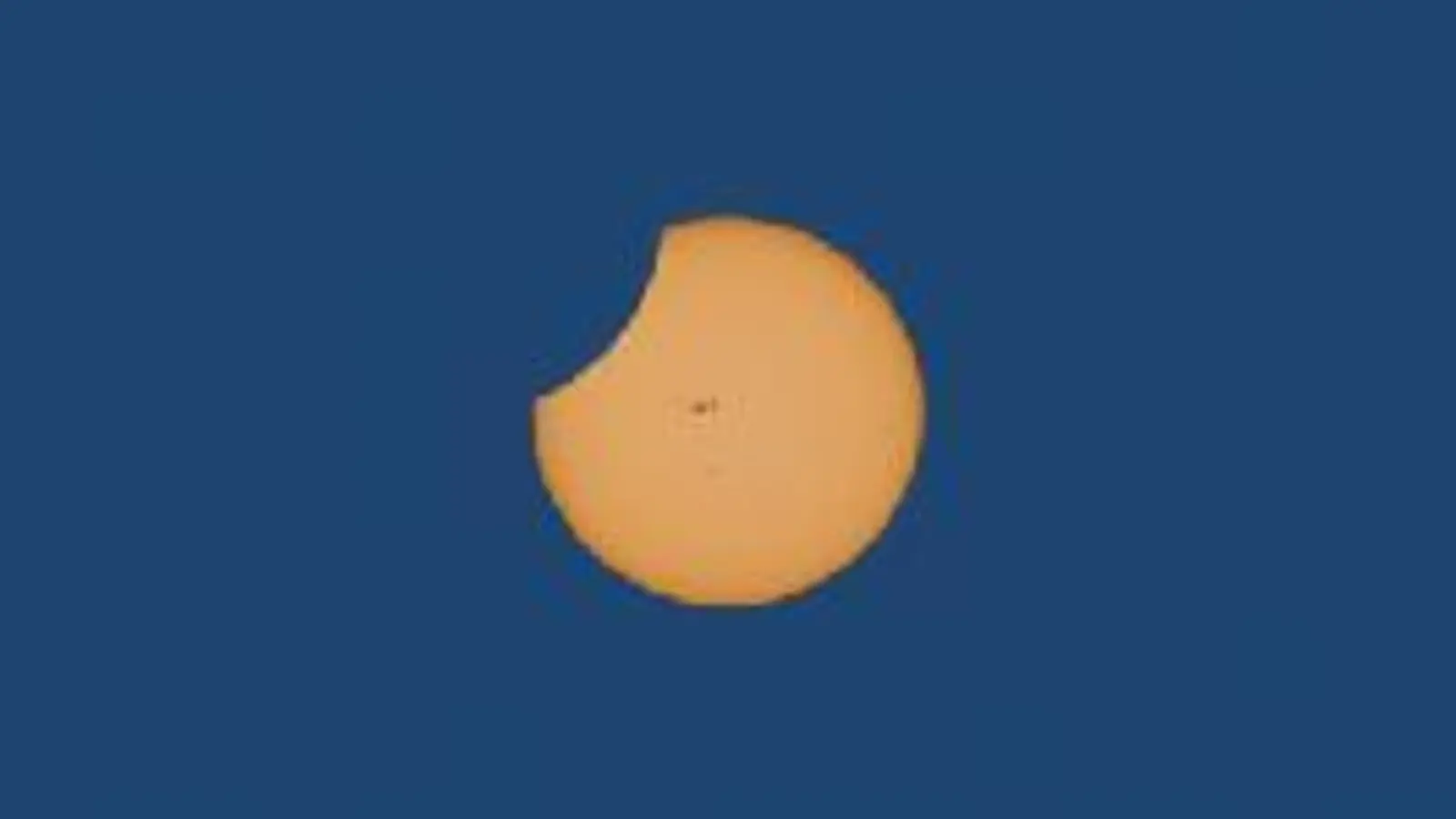 Die Erde verfinstert sich: Tritt die Sonne in den Schatten des Mondes ist das Phänomen »Sonnenfinsternis« zu beobachten.	  (Foto: Stättmayer)
