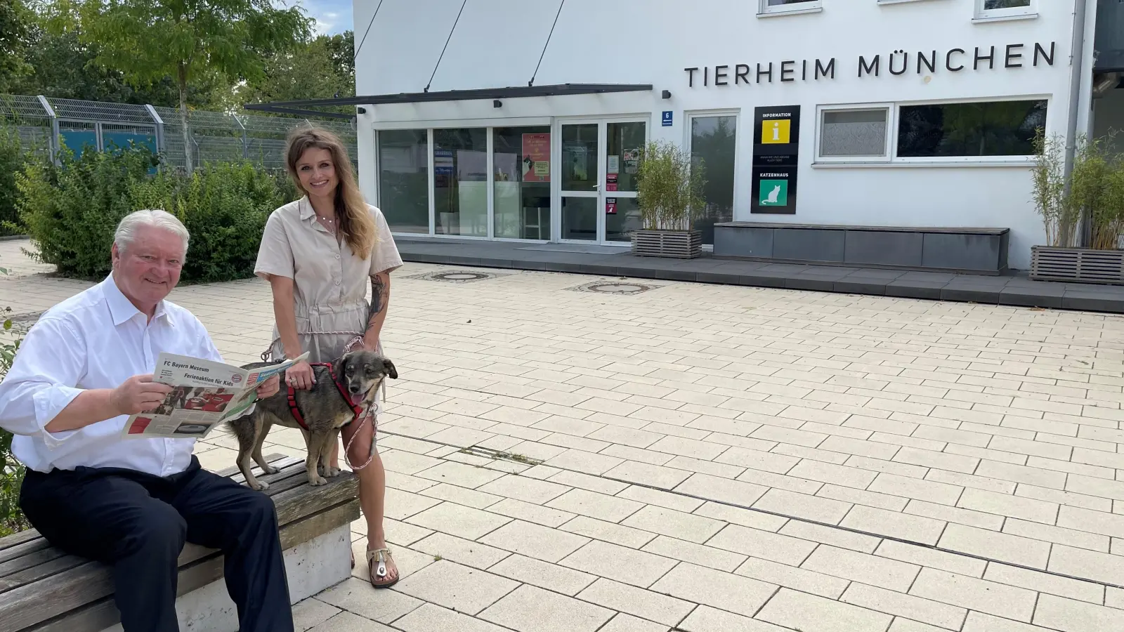 Der Vorsitzende des Tierschutzvereins, Kurt Perlinger, und Pressesprecherin Kerstin Berchtold gratulieren den Münchner Wochenanzeigern herzlich zum Geburtstag.  (Foto: hw)