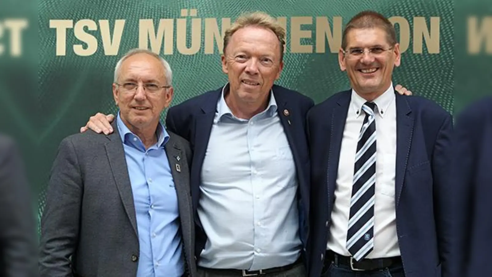 Bleiben weitere drei Jahre im Amt: Vizepräsident Hans Sitzberger, Präsident Peter Casallette und Schatzmeister Heinz Schmidt.  (Foto: A. Wild)