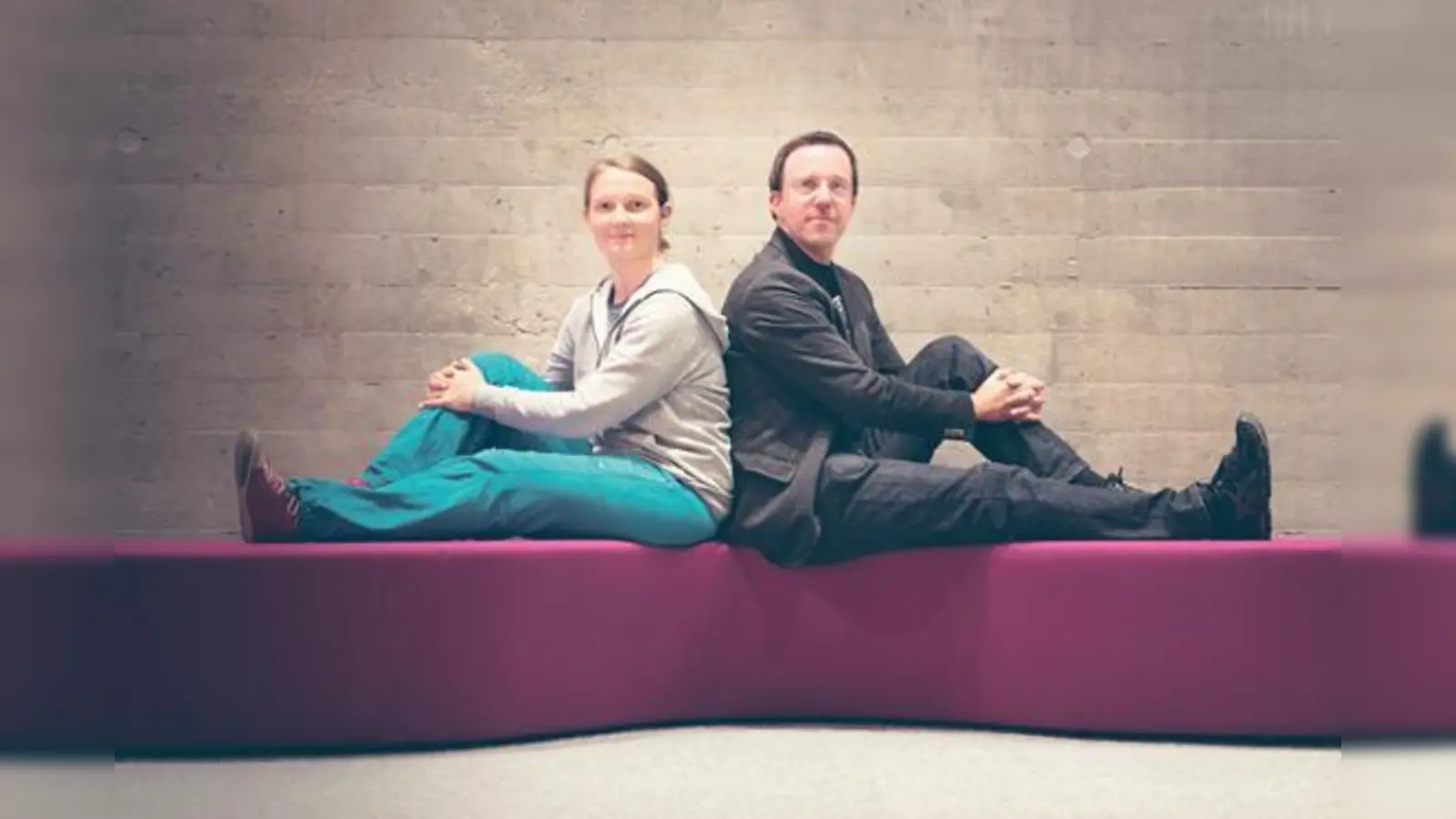 Die Gastgeber der Lesebühne »Dichter ran ans Wort«: Meike Harms und Markus Berg.	 (Foto: Pierre Jarawan)