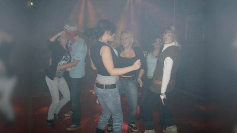 Richtig abtanzen kann man bei den Parties im Jugendhaus Karlsfeld. (Foto: pi)