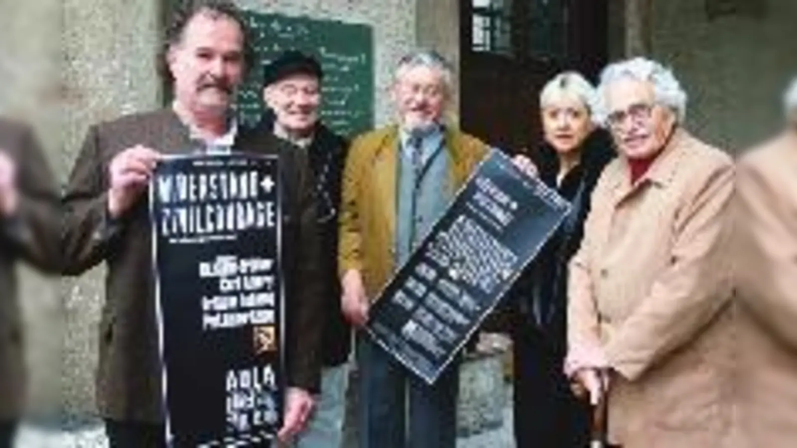 Hans Triebel, Hannes Schacht, Peter Erwand, Liesa Siegelman und Felix Heidenberger fördern das Andenken an einen vergessenen Münchner Helden: Dr. Rupprecht Gerngross.	 (Foto: cr)