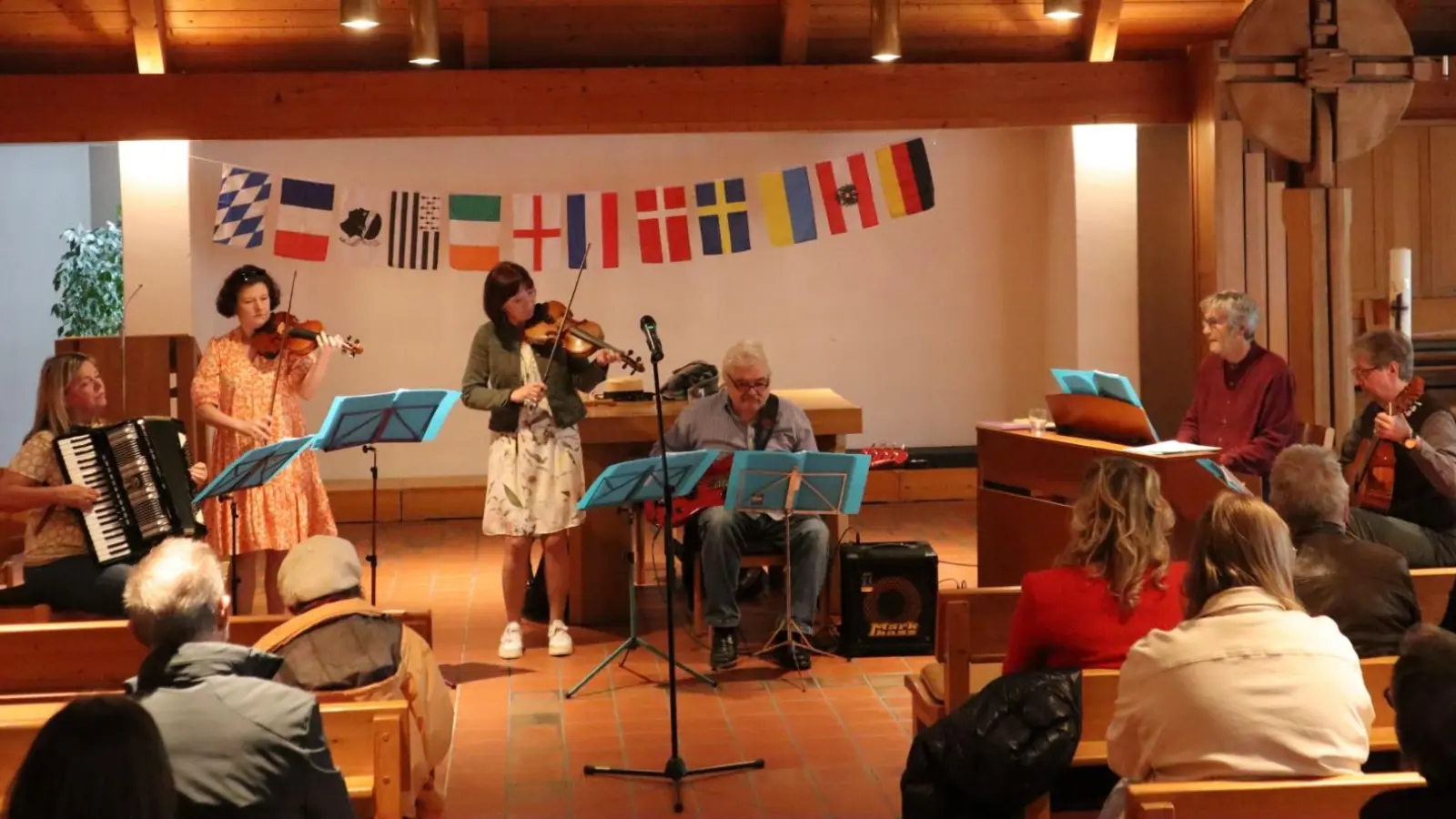 Beim Benefizkonzert in der Laudatekirche kamen 480 Euro an Spenden für den Garchinger Tisch zusammen. (Foto: Herrschaftsaiten)