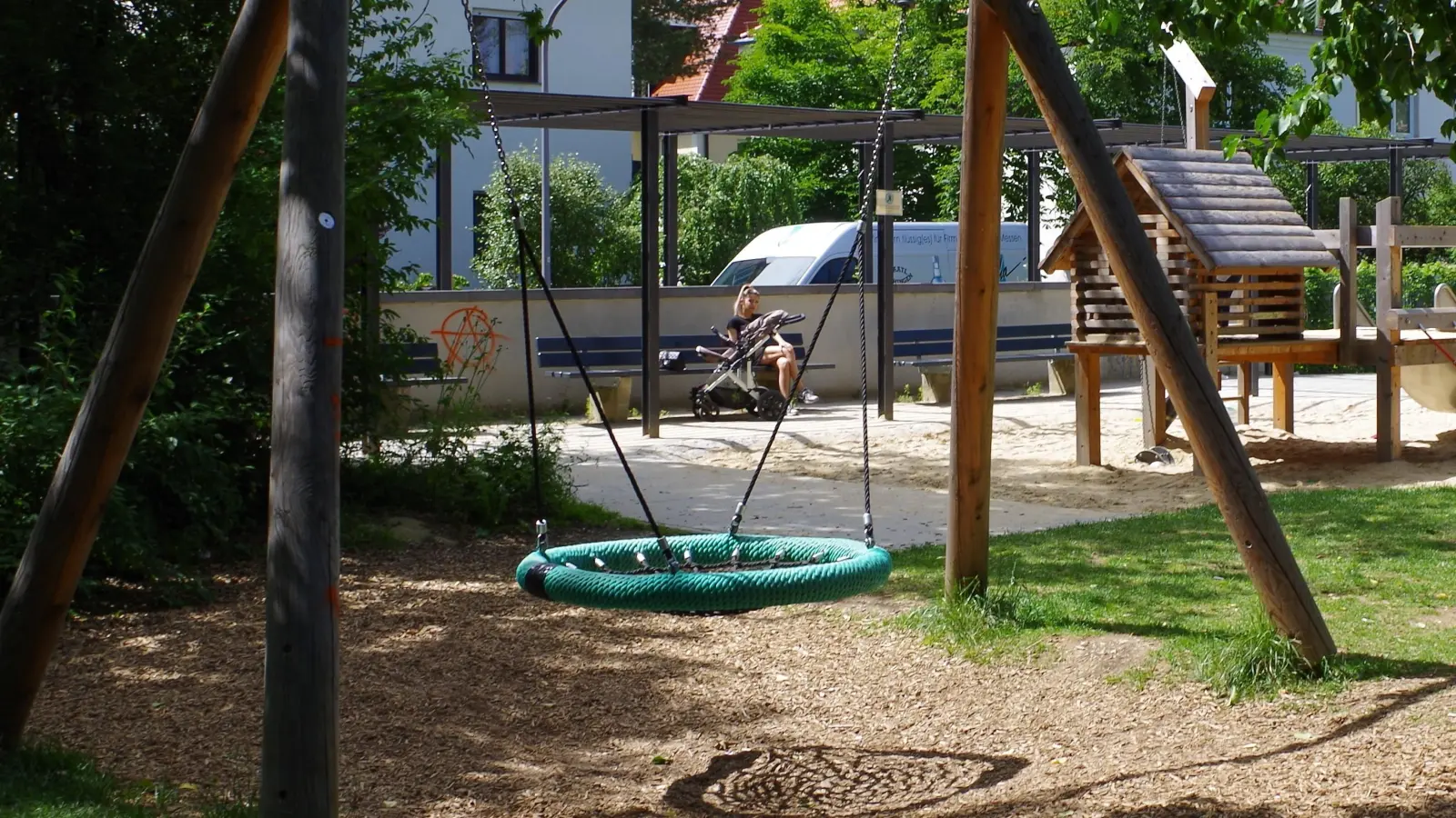 Eine Vogelnestschaukel wie diese hatte sich der Bezirksausschuss für den Spielplatz im Grünwaldpark gewünscht. (Symbolbild: kö)