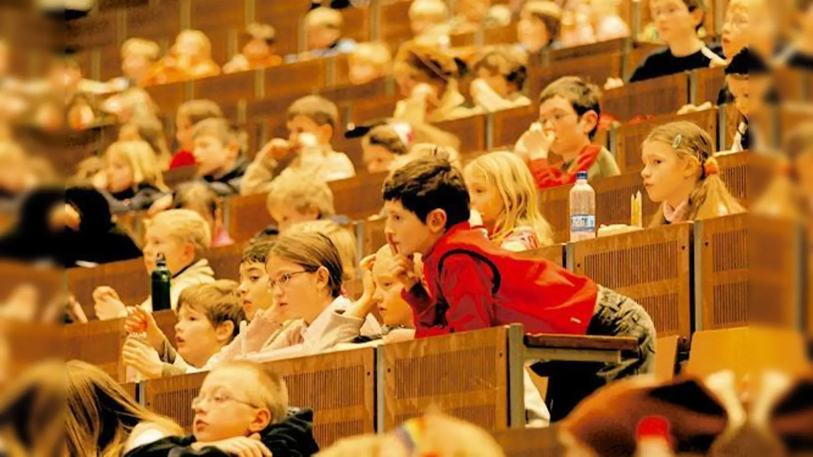 Spannend wird es wieder bei der KinderUni. 	 (Foto: Thorsten Naeser)