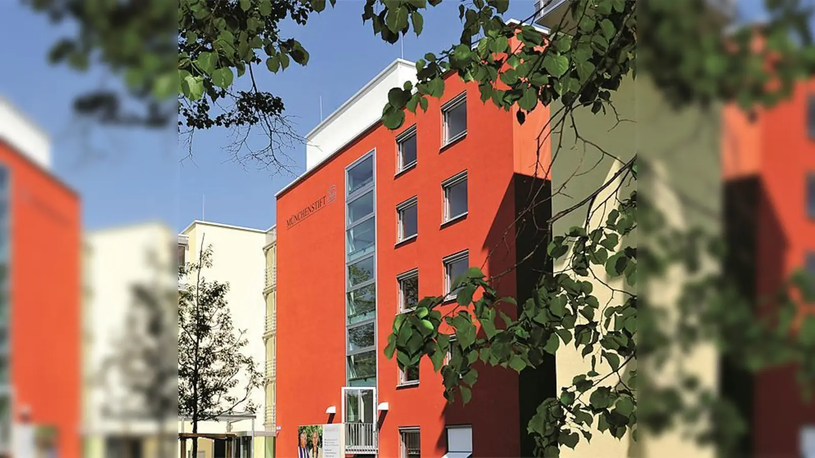 »Die Betreuungsqualität der Bewohner hat für uns oberste Priorität«, betont Barbara Mooser, die Leiterin des neuen Münchenstift-Hauses an der Effnerstraße.  (Foto: ikb, Marcus Schlaf)