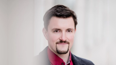 Seit April 2013 ist Thomas Engler Kirchenmusiker der Pfarrei St. Wolfgang in Regensburg. Hier ist ihm neben der Gestaltung der Liturgie auch die Leitung der Konzertreihe „Sonntagskonzerte St. Wolfgang Regenburg“, mit der spätroman-tischen Siemannorgel anvertraut. Seit 2022 ist er für die Stadt Regensburg als Orgelsachverständiger tätig. Konzerte führten ihn in diverse deutsche Städte, aber auch nach Italien, Russland und Schweden. (Foto: Berli Berlinski)