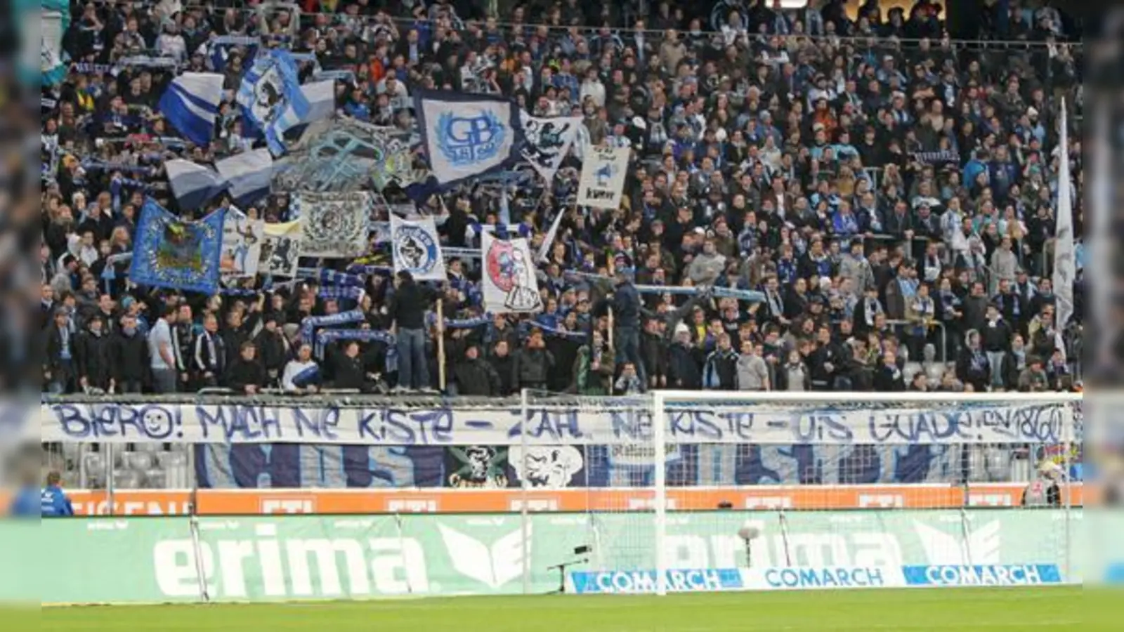 Fans gratulieren Daniel Bierofka zum Geburtstag.  (Foto: A. Wild)