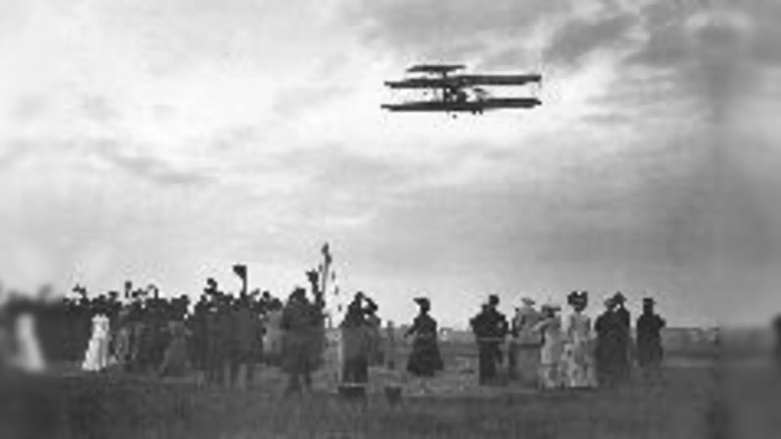 Im Deutschen Museum zu  (Foto: Das Originalflugzeug der Gebrüder Wright, mit dem sie 1909 in Berlin Aufsehen erregende Demonstrationsflüge unternahmen.)