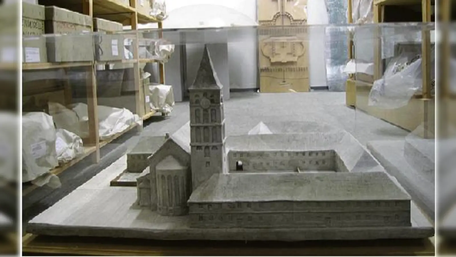 Das Leitenstorfer-Modell der Pfarrkirche von 1918 zeigt, wie der Bau hätte aussehen sollen.	 (Foto: VA)