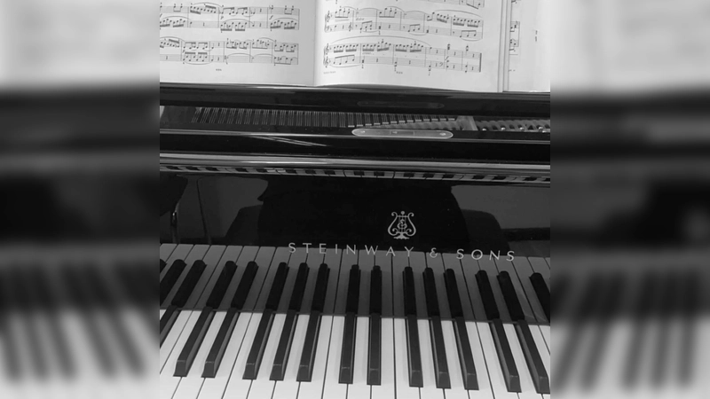 Wer bereits ein Instrument spielt und Songs schreiben möchte, bekommt im Workshop die nötige Hilfe. (Foto: cba)