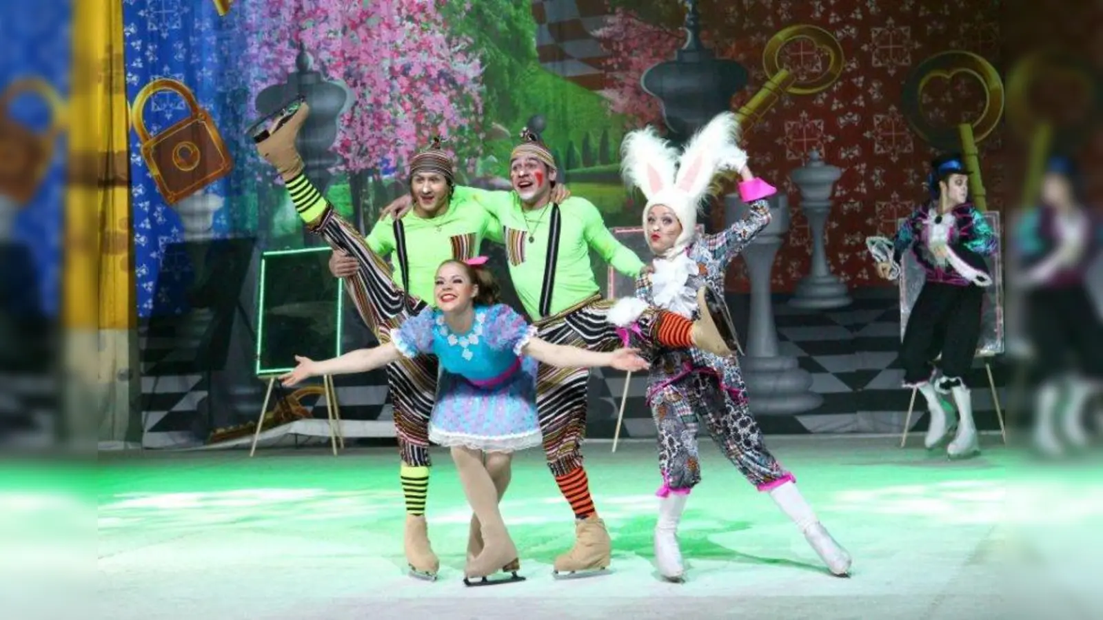 Ein bisschen verrückt - Alice im Wunderland auf Schlittschuhkufen. (Foto: Agenda Production)