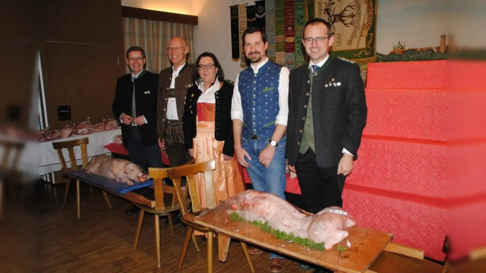 Bei der Preisverleihung: Bürgermeister Manfred Walter, Henry Scharfschwerdt, Schützenmeisterin Michaela Meißner, Robert Fischer und erster Gauschützenmeister Andreas Lechermann (von links). (Foto: SG Hubertus)