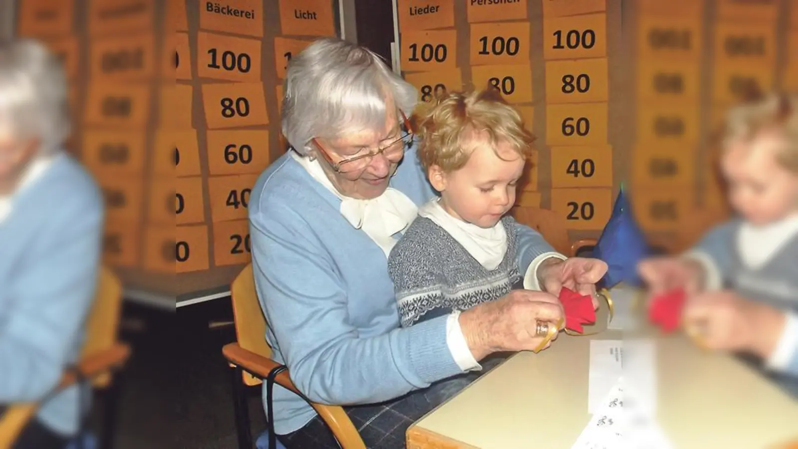 Gemeinsam geht es besser: Basteln gehört bei der Aktion mit Senioren schlichtweg dazu.	 (Foto: Diakonie)