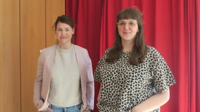 Die beiden Pädagoginnen Simone Lenzen (links) und Frieda Tauscher leiten den Treff der elly für Familien und Nachbarn. (Foto: lsc)