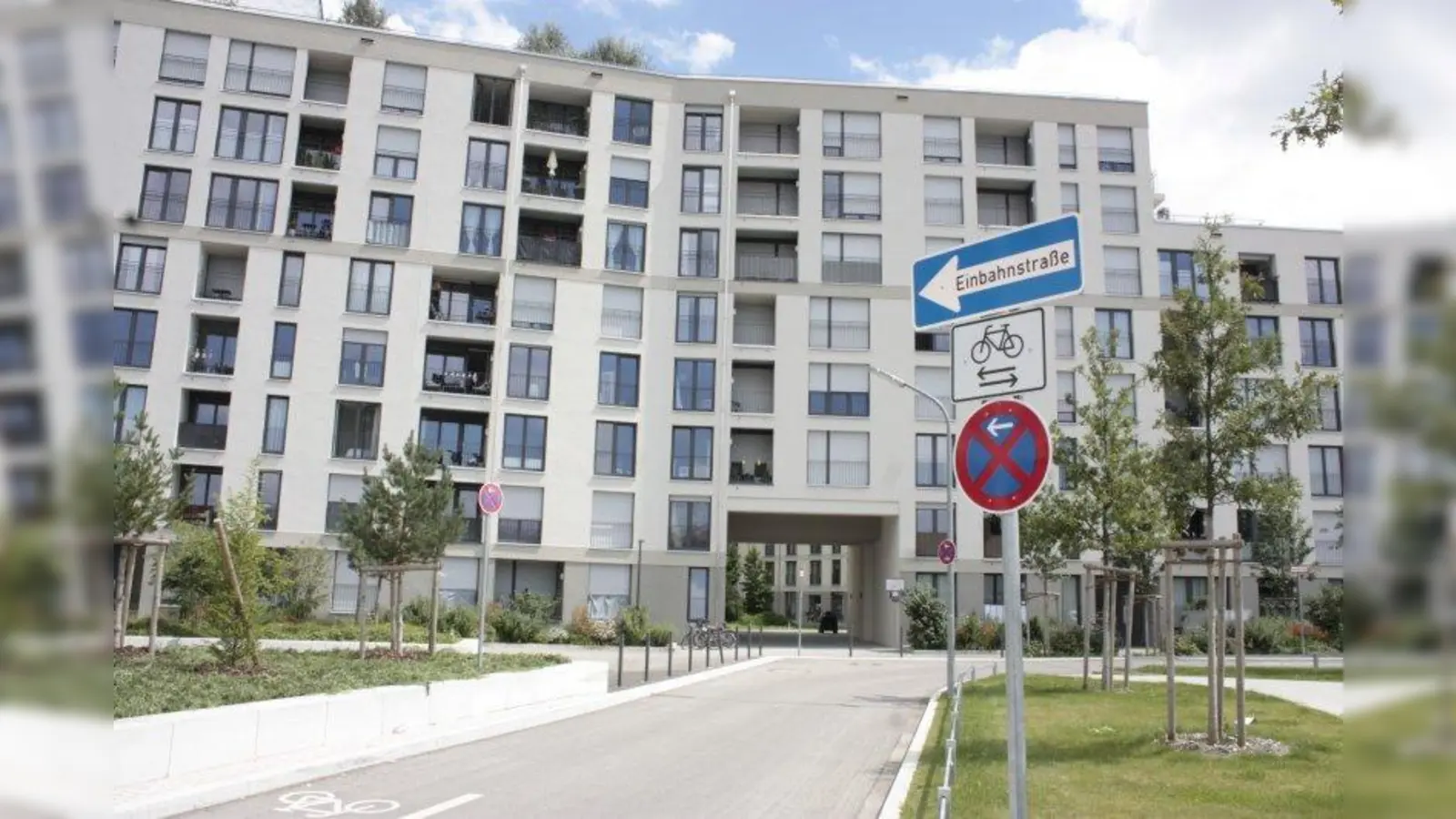 Von Westen (Drygalski-Allee) kommend darf man die Constanze-Hallgarten-Straße durchqueren. Aufgrund der schlechten Erfahrungen will das Bürgergremium diese Durchfahrt künftig verhindern. (Foto: job)