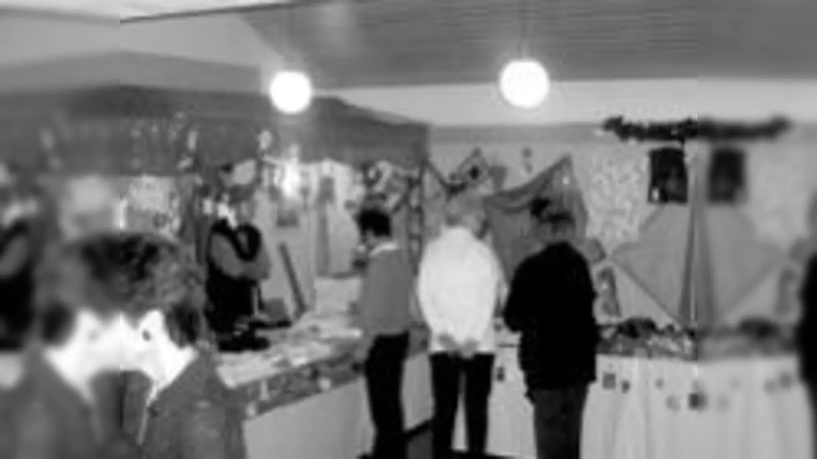 Schmucke Geschenkideen: Der Weihnachtsbasar der evangelischen Kirche in Neufahrn.	 (Foto: VA)