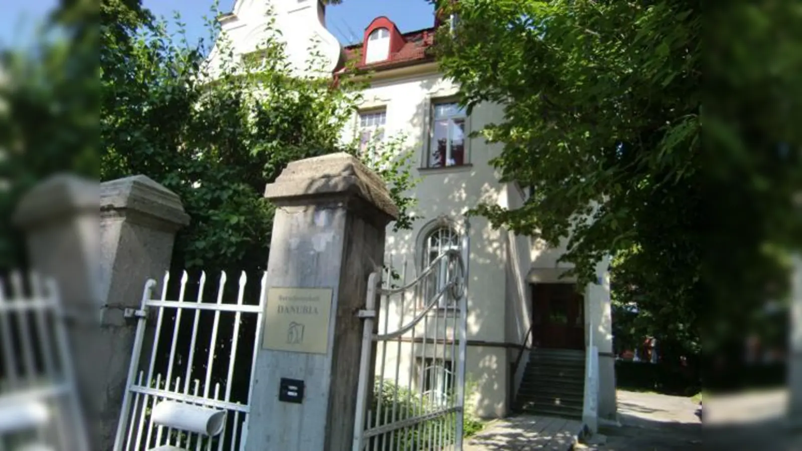 In einer Villa an der Möhlstraße in Altbogenhausen hat die Burschenschaft Danubia ihren Sitz.	 (Foto: ikb)