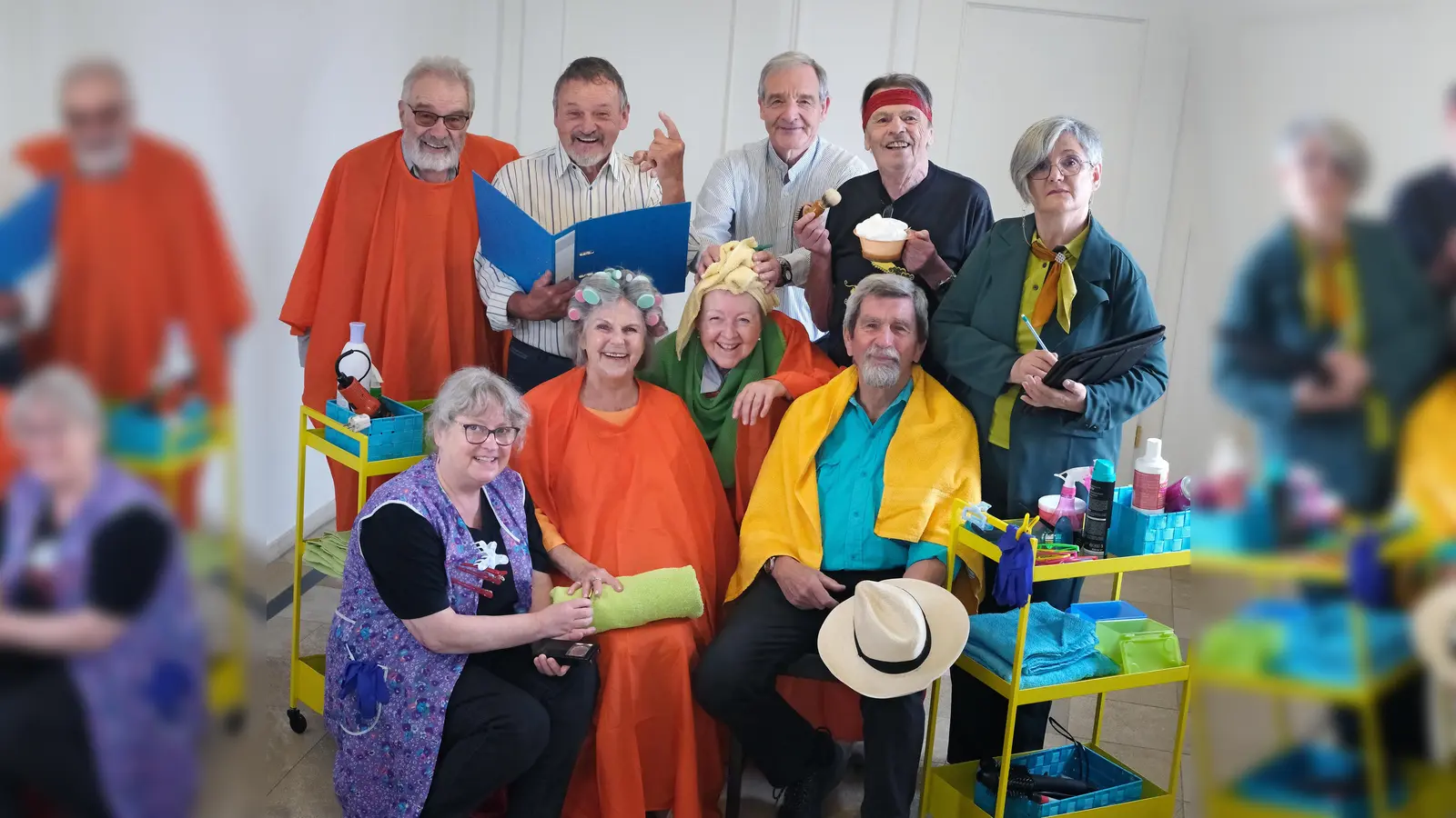 Die Theatergruppe Federspiel präsentiert zum Jubiläum das Stück „Haarige Zeiten”.  (Foto: Manfred Lehner)