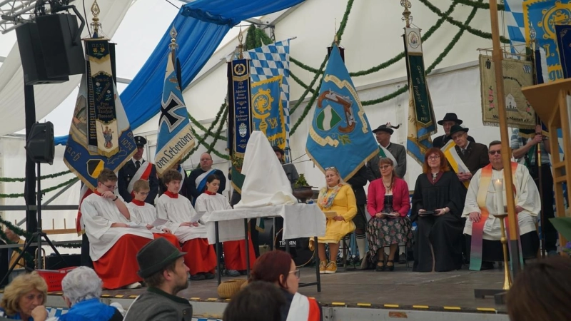 Beim Ökumenischen Festgottesdienst feiern auch alle Moosacher Vereine mit.  (Foto: Maria-Jolanda Boselli)