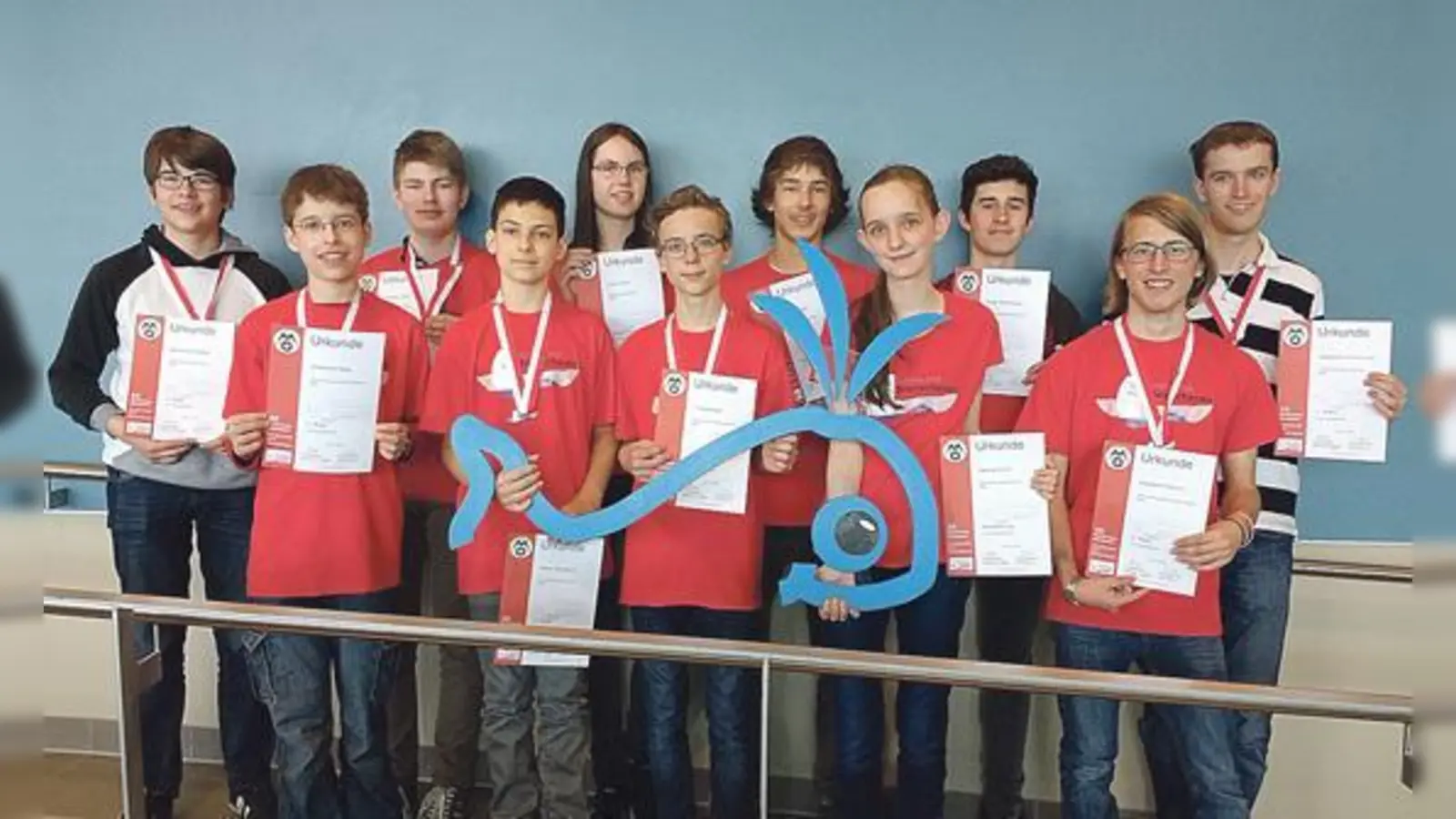 Das bayerische Team dominierte bei der Mathematik-Olympiade. Mit dabei waren Helena UIlrich (vorne, 2. v. r.) und Veran Stojanovic (vorne, 2. v. l.) vom MTG.	 (Foto: Dr. Richard Greiner)