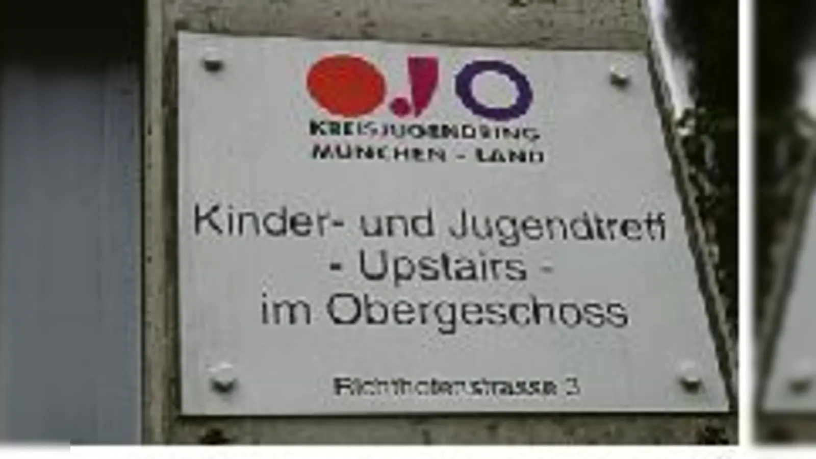 Mängel in der Bausubstanz verteuern die Sanierung der Gemeindehalle und des »Upstairs«  Jugendtreffs.	  (Foto: AK)