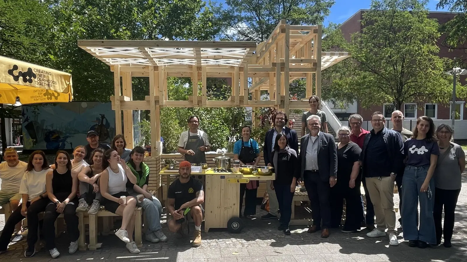 Kunst und Raum für alle Besucher, Tiere und Pflanzen gibt es ab sofort zu entdecken - „NEB Nisthockers“, der auf jeden Fall noch während der Sommerferien zum Platz nehmen und wohlfühlen einlädt. (Foto: hw)