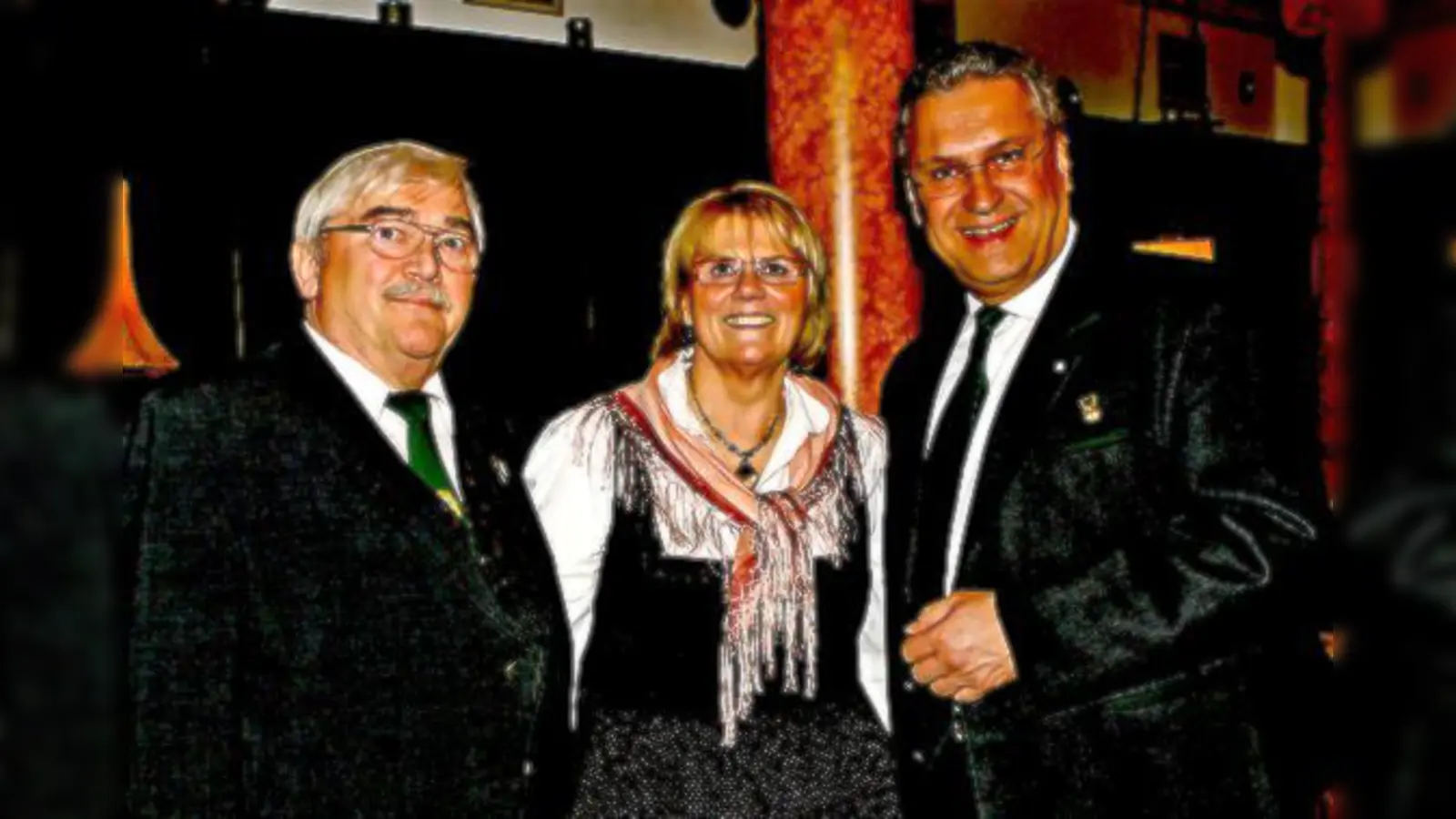 Garchings Bürgermeisterin Hannelore Gabor, 1. Landesschützenmeister Wolfgang Kink (l.), Staatsminister des Innern Joachim Herrmann.	 (Foto: VA)
