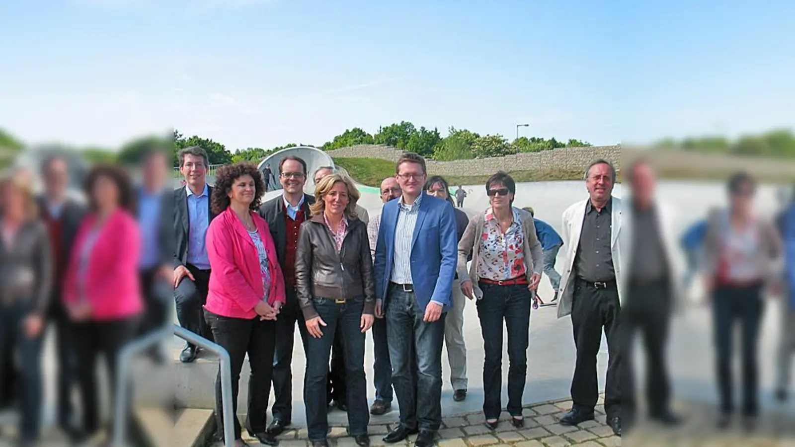 Stolz auf den gelungenen  (Foto: (v. l.) MdL Markus Blume, Astrid Schweizer (BA 16), MdL Markus Rinderspacher, Sabine Nallinger, SR Hans Podiuk, Wolfgang Stefinger (BA 16), Guido und Jutta Bucholtz (BA 16), SR Birgit Volk und Gartendirektor Michael Bru)