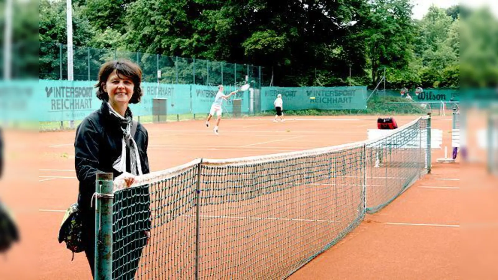 Jugendwartin Petra Sagstetter freut sich, dass der Bau einer Zweiplatz-Traglufthalle jetzt endlich genehmigt wurde.  	 (Foto: mst)