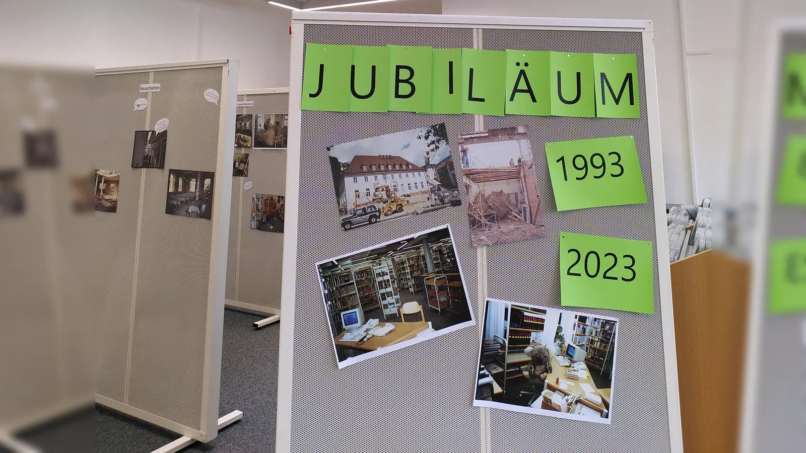 Die Stadtbücherei lädt dazu ein, die eigenen Erinnerungen an Ereignisse in der Stadtbücherei aufzuschreiben und so Teil der Ausstellung zu werden. (Foto: Stadtbücherei)