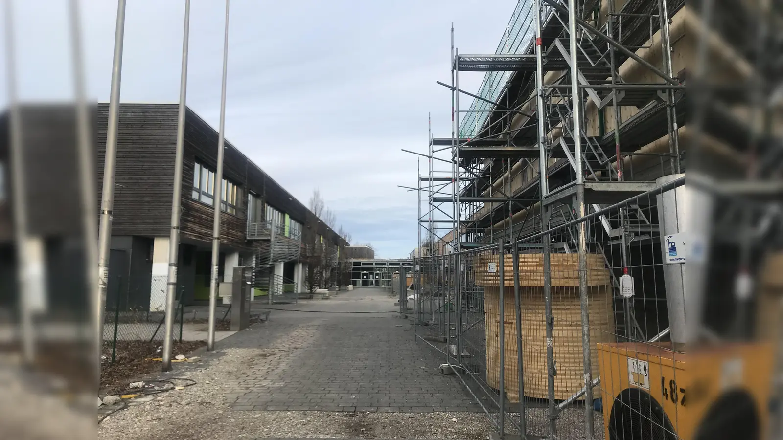 Damit der steigende Bedarf an Plätzen am Gymnasium wie hier in Neubiberg auch in Zukunft erfüllt werden können, soll ein weiteres Gymnasium im südöstlichen Landkreis gebaut werden. Der Zweckverband favorisiert Putzbrunn als Standort. (Foto: hw)