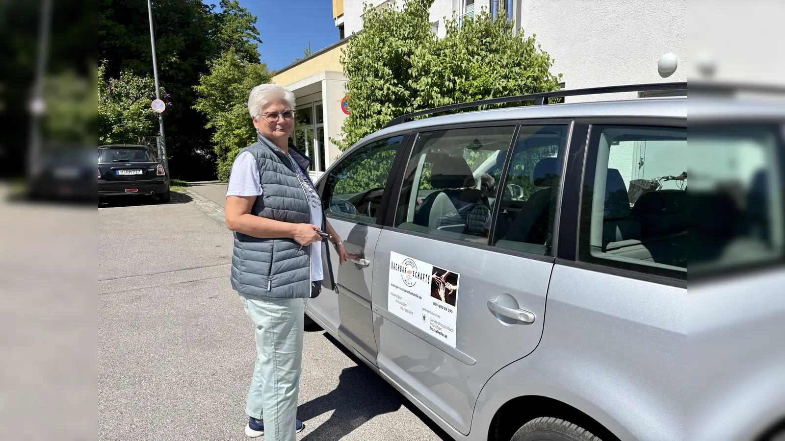 Karin Wölbl übernimmt gern für die Nachbarschaftsshilfe Hol- und Bringfahrten. Sie freut sich, dass die Dienste frei einteilbar sind.  (Foto: Ulrike Seiffert)