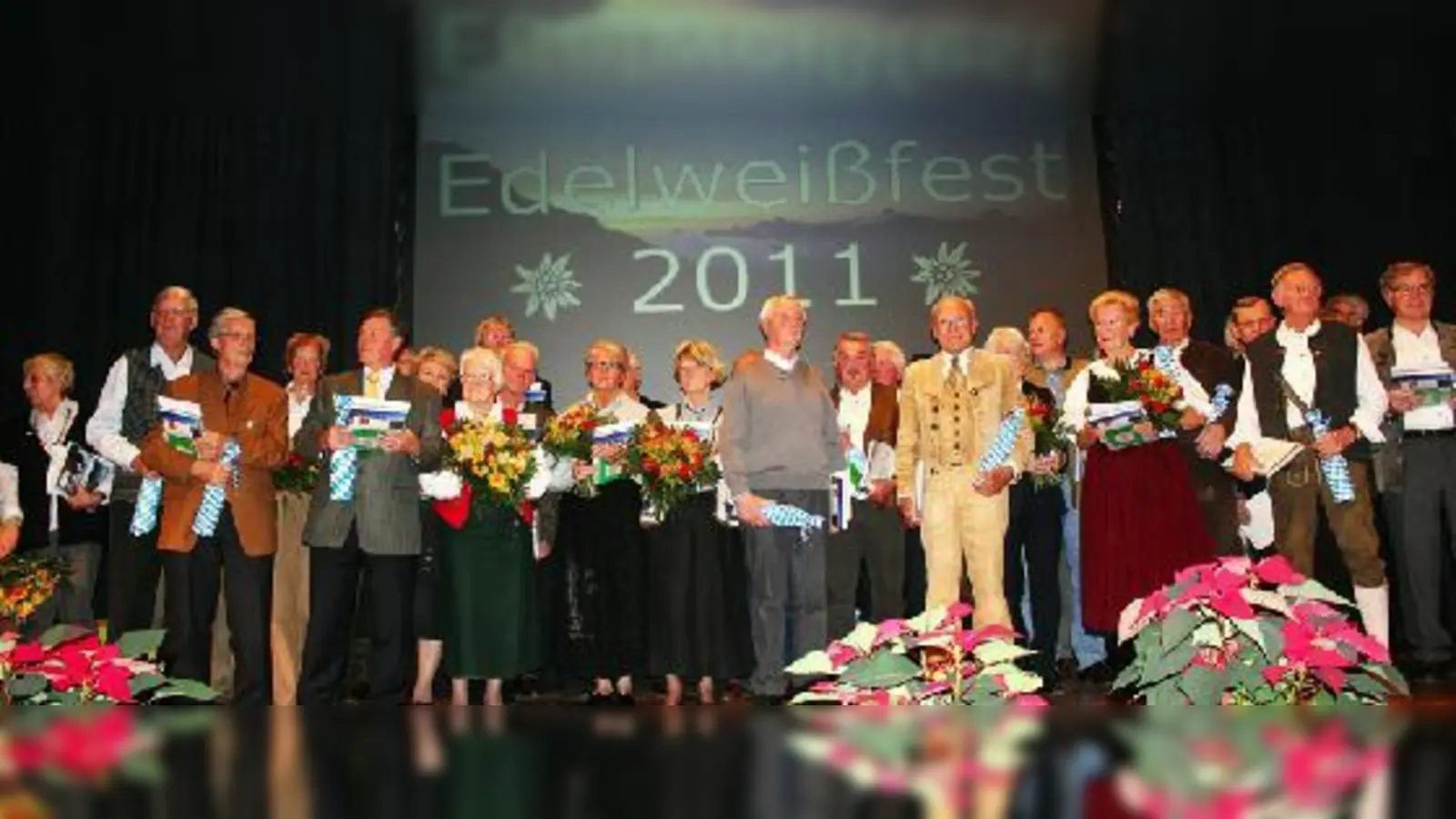 88 Mitglieder der DAV-Sektion Ebersberg-Grafing wurden beim traditionellen Edelweißfest in der Grafinger Stadthalle  geehrt, Gertrud Thomele, die nicht anwesend war, für 70 Jahre Vereinszugehörigkeit.  	 (Foto: Privat)