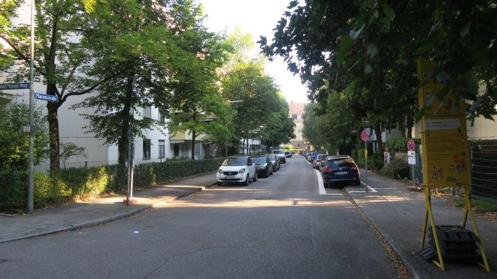 Spielen statt befahren: Für die Dauer von vier Wochen wird die Maronstraße zum verkehrsberuhigten Bereich ohne parkende Autos. (Foto: lsc)