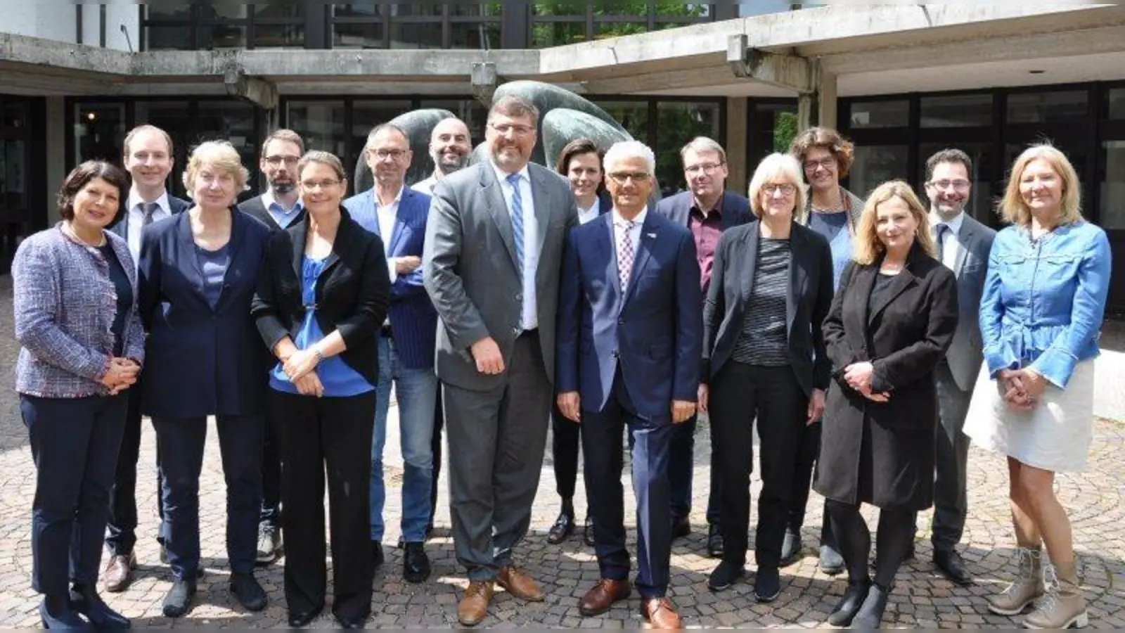 Landrat Stefan Löwl (Mitte) hatte die  Mitglieder der Arbeitsgruppe „Strukturelle Teilhabe“ ins Landratsamt eingeladen. (Foto: LRA Dachau)