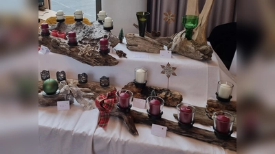 Liebevoll selbstgemachte Dekogegenstände kann man beim Hobbykünstlermarkt erwerben. (Foto: Brück)