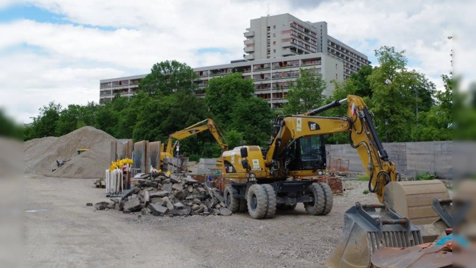 Frühestens ab 2019 soll mit dem Bau neuer Wohnungen auf dem Areal an der Zschokkestraße begonnen werden. Bis dahin sollen hier Flüchtlinge in provisorischen Bauten unterkommen. (Foto: kö)