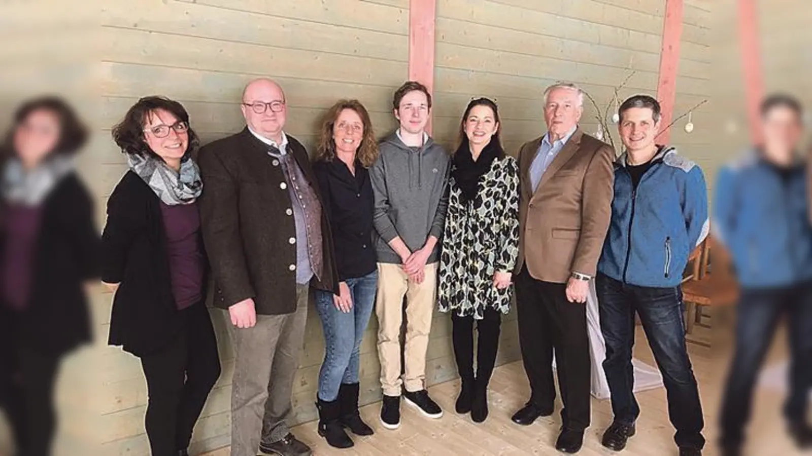 Der neugewählte Vorstand der Tennisabteilung des SC Eching, das ist v.l.n.r.: Christiane Baumann, Klaus Weweck, Denise Becker, Julian Morgenroth, Danielle Sprenger Ludwig Rischbek und Dimitri Simonov.	 (Foto: SC Eching)