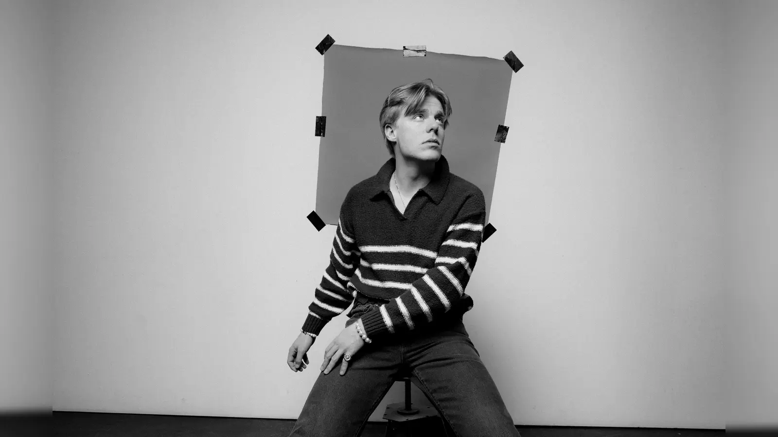 Auf dem Tollwood stellt ENNIO sein neues Album „Schlaraffenland” vor. (Foto: Jenrick Mielke)