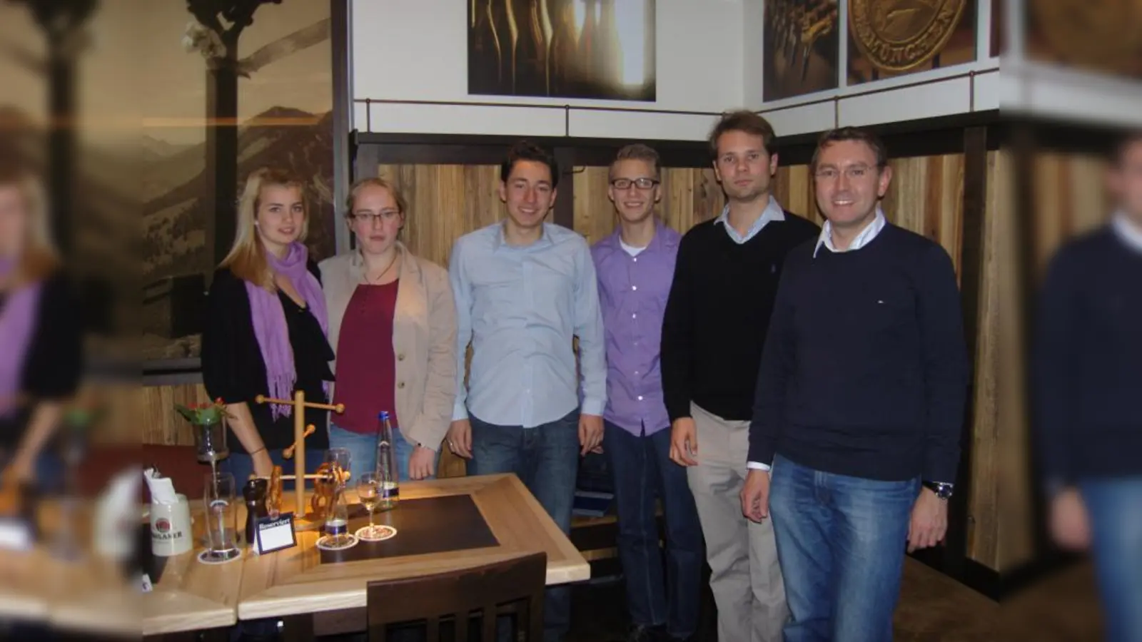 Gründungsversammlung: Stephan Stegmayer (3.v.l.) wurde zum Vorsitzenden der Schüler Union München gewählt. (Foto: pi)