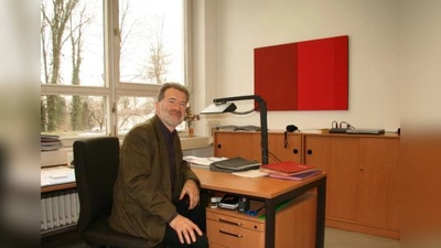 Seit zehn Jahren ist Christian Marek bereits Rektor der Grundschule an der Oselstraße. „Mir liegt sehr daran, dass sich Kinder, Eltern und Lehrer in der Schulgemeinschaft wohlfühlen und sich mit ihr identifizieren können.“ (Foto: US)