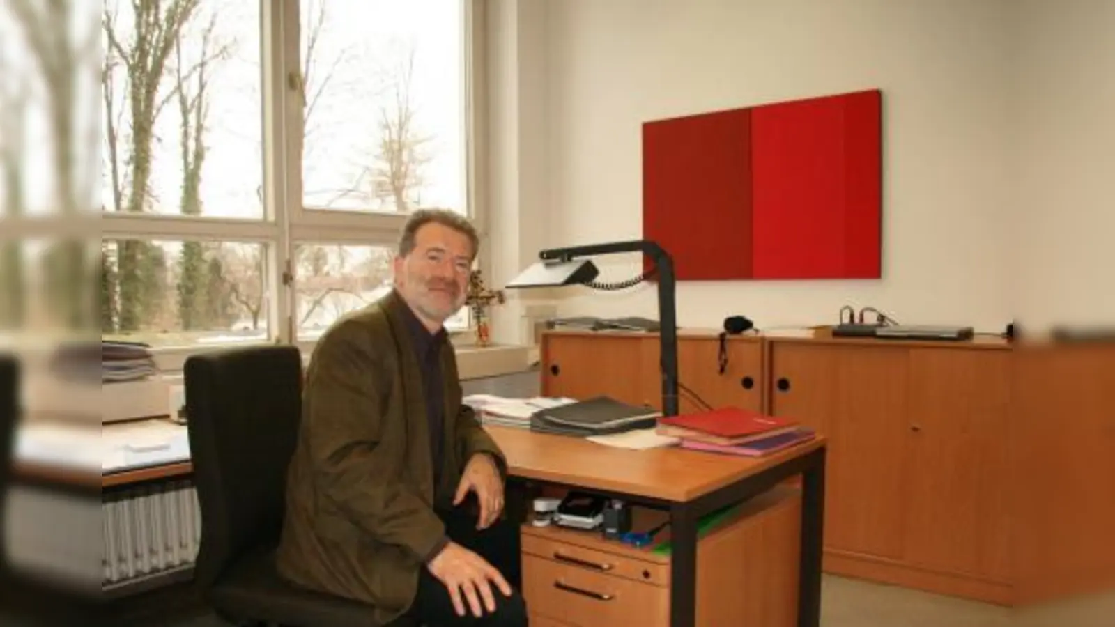 Seit zehn Jahren ist Christian Marek bereits Rektor der Grundschule an der Oselstraße. „Mir liegt sehr daran, dass sich Kinder, Eltern und Lehrer in der Schulgemeinschaft wohlfühlen und sich mit ihr identifizieren können.“ (Foto: US)