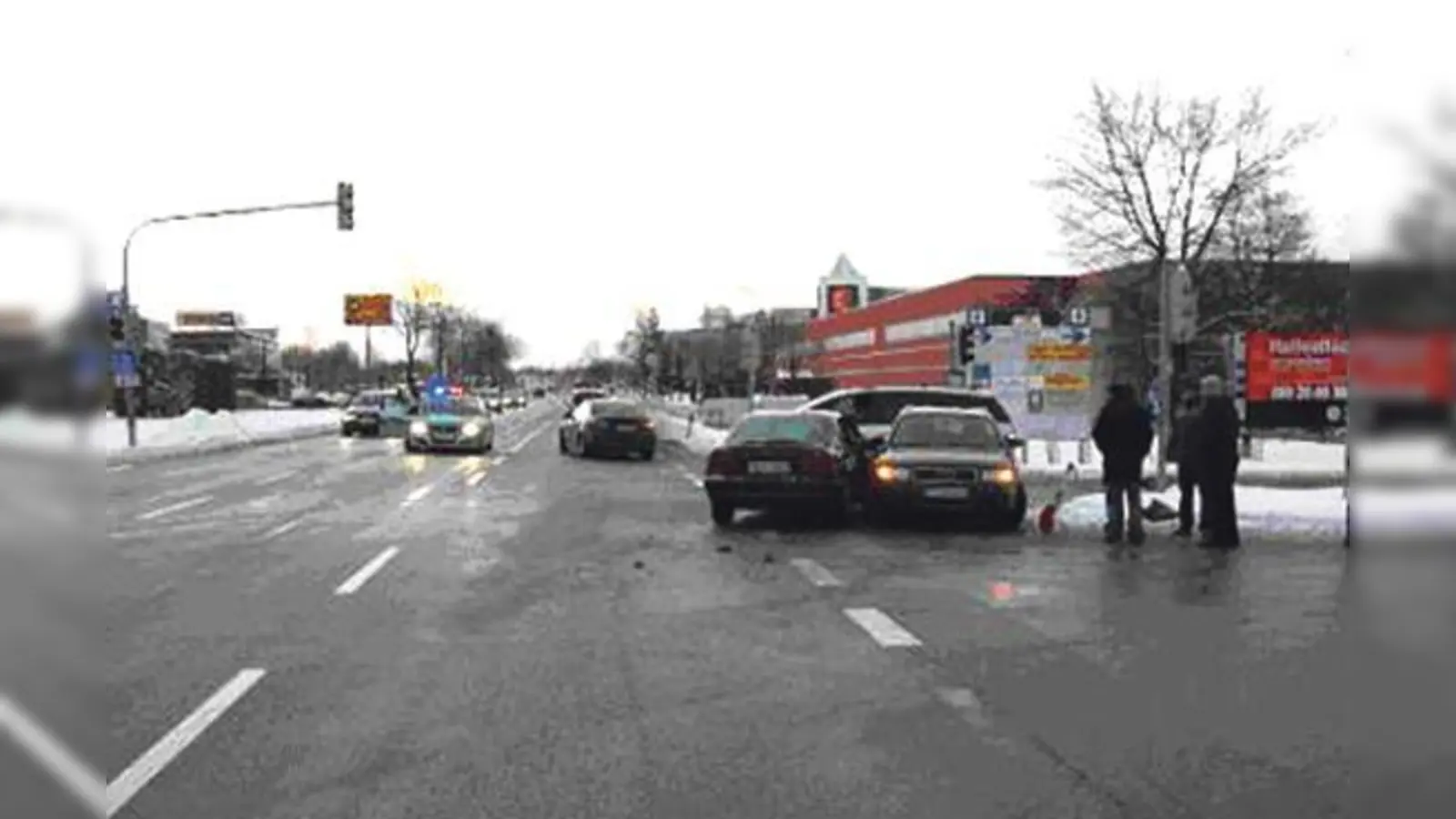 Drei verletzte Personen und 15.000 Euro Schaden waren die Folgen des Unfalls.	 (Foto: Polizei)