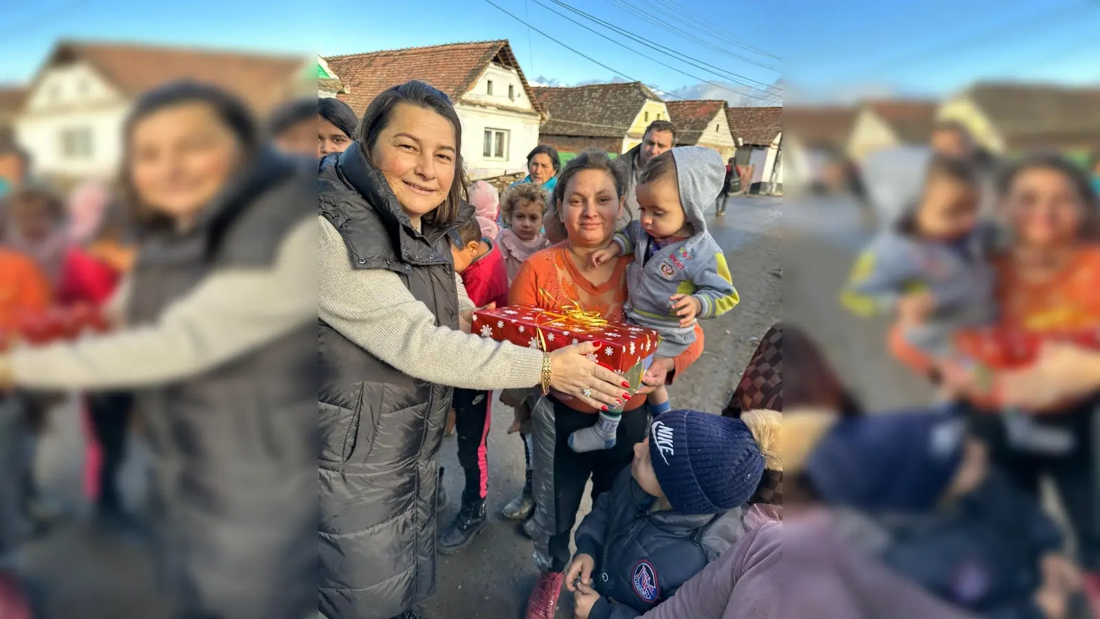 Die Päckchen der Unterhachinger Spender sorgen in Rumänien für große Freude bei den Beschenkten. (Foto: Goltios)