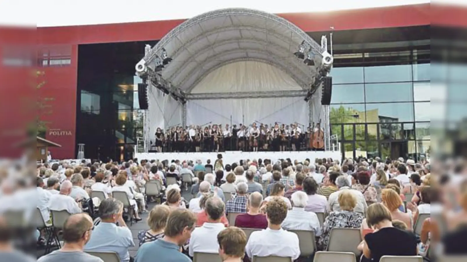 Wie auch 2015 gibt es wieder Klassik auf dem Marktplatz vor dem Bürgerhaus  kostenlos. 	 (Foto: VA)