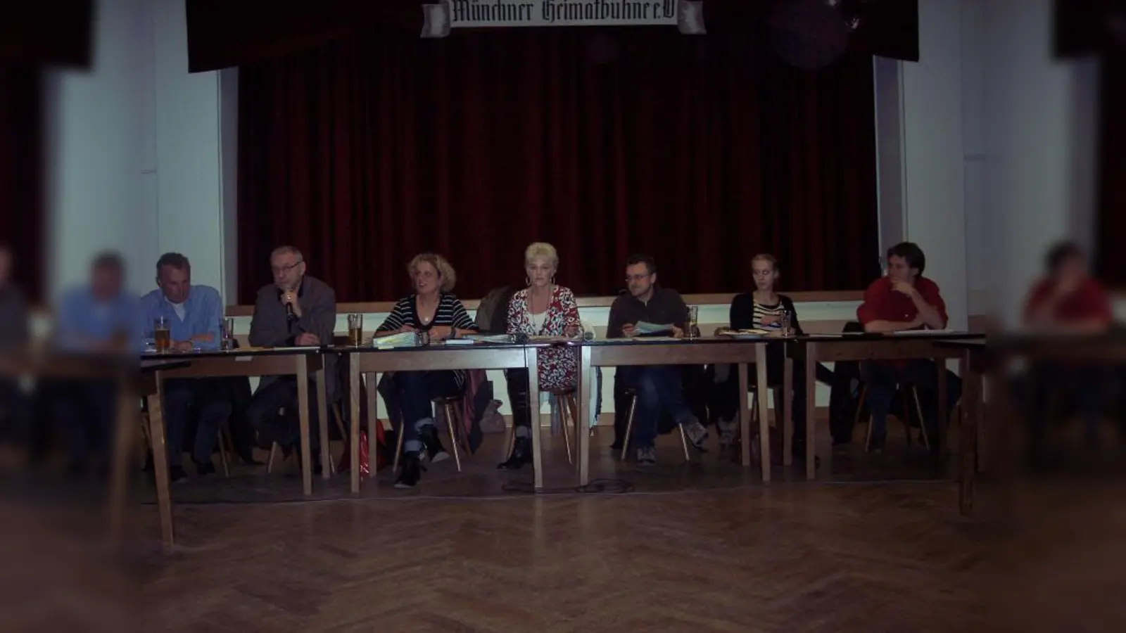 Vertreter des Kulturreferats der Landeshauptstadt München und des BA 02 bei der 2. Vorbereitungssitzung im Festsaal der Gaststätte Zunfthaus, Thalkirchenerstr. 76. (Foto: ET)